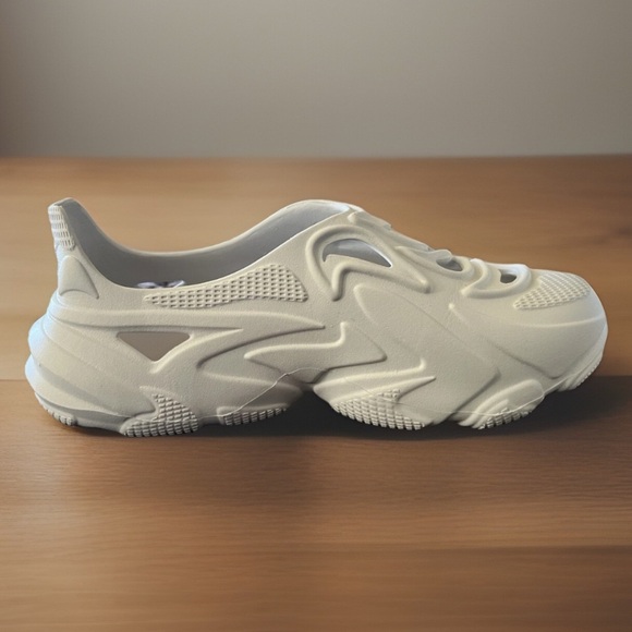 Rose In Good Faith Shoes in men's size 9 are a stylish and comfortable - Picture 3 of 9